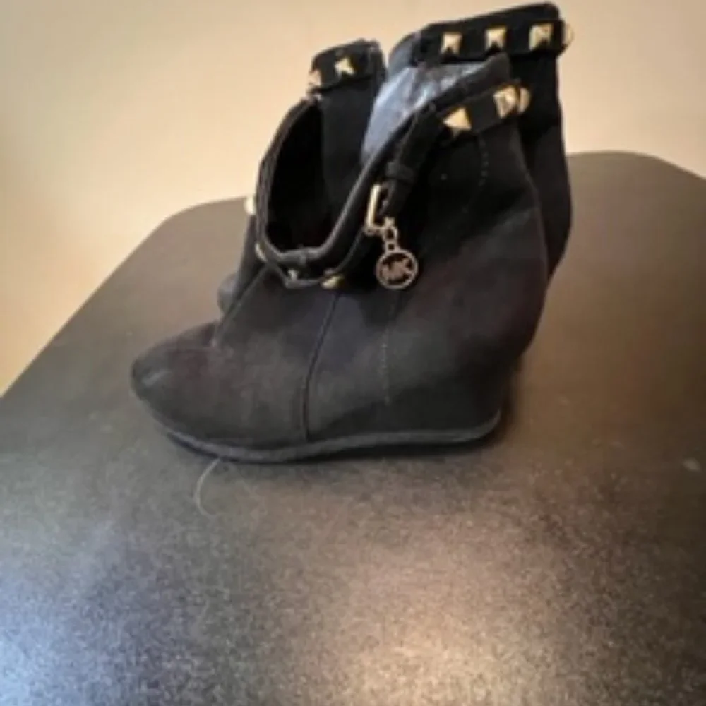 Michael Kors size 2 black wedge suede ankle boots